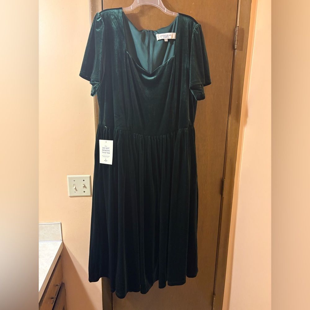 NWT Jessakae Riverwood Green Velvet Midi Dress - Picture 2 of 9